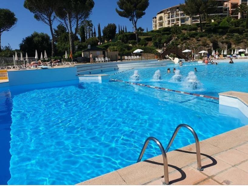 Village Cap Esterel, Piscine, Plage Saint-Raphaël 外观 照片