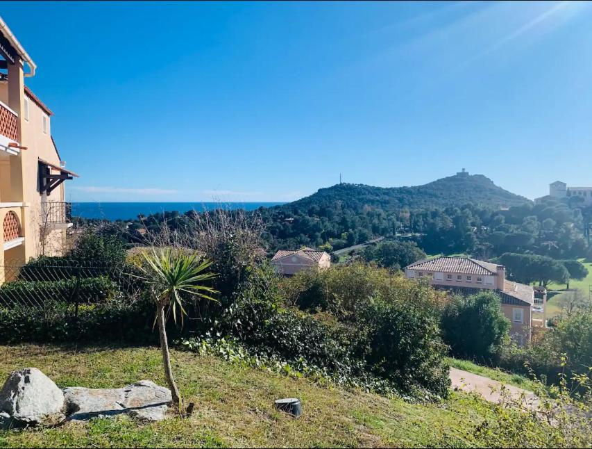 Village Cap Esterel, Piscine, Plage Saint-Raphaël 外观 照片