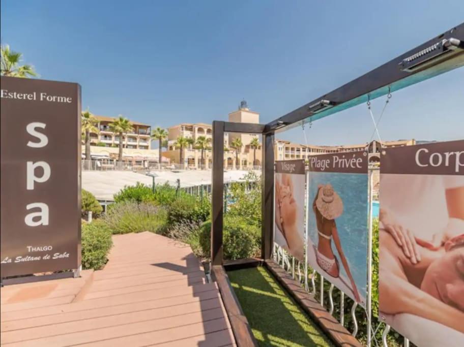 Village Cap Esterel, Piscine, Plage Saint-Raphaël 外观 照片