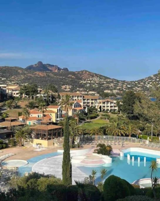 Village Cap Esterel, Piscine, Plage Saint-Raphaël 外观 照片