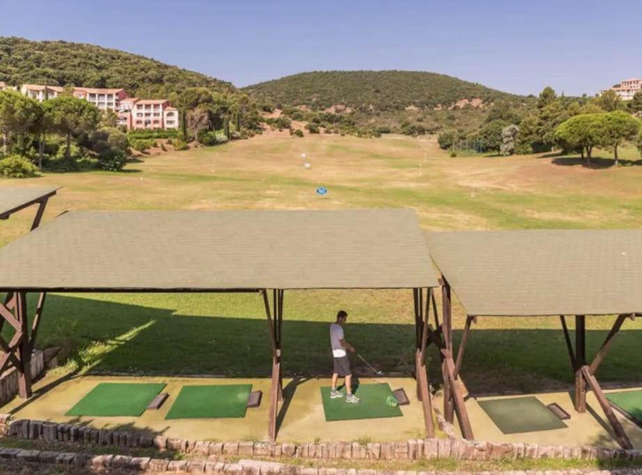 Village Cap Esterel, Piscine, Plage Saint-Raphaël 外观 照片