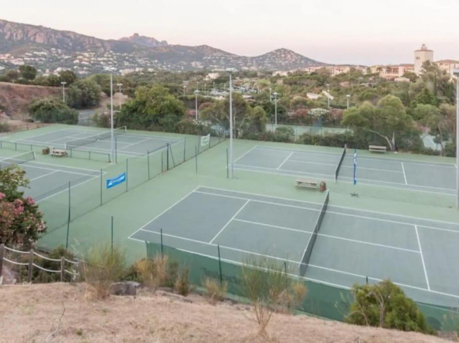 Village Cap Esterel, Piscine, Plage Saint-Raphaël 外观 照片