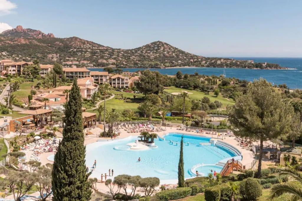 Village Cap Esterel, Piscine, Plage Saint-Raphaël 外观 照片