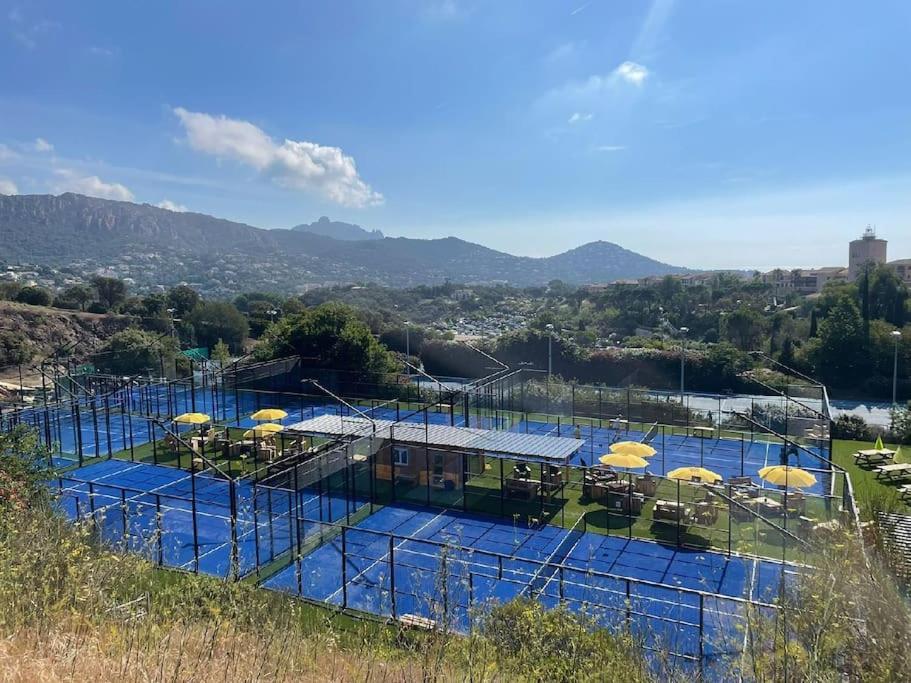 Village Cap Esterel, Piscine, Plage Saint-Raphaël 外观 照片