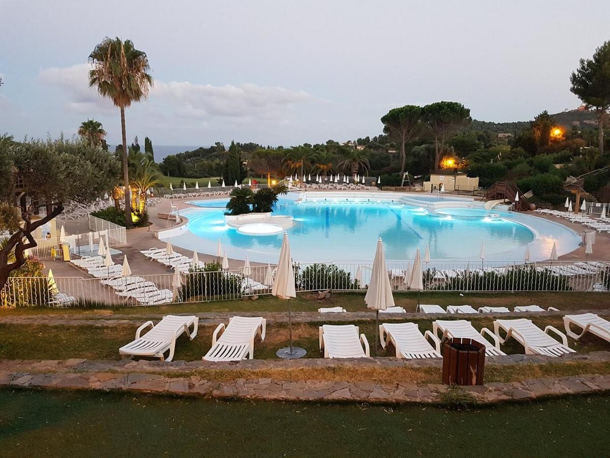 Village Cap Esterel, Piscine, Plage Saint-Raphaël 外观 照片