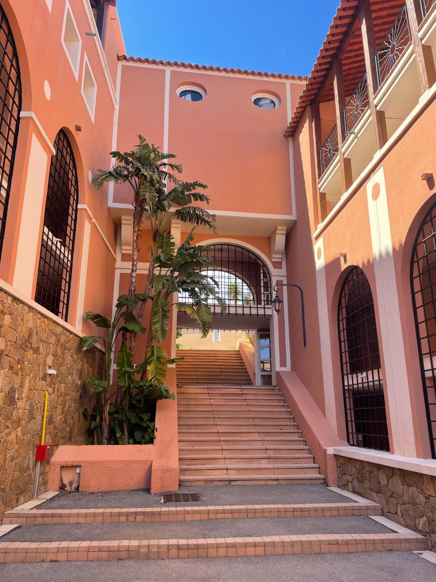 Village Cap Esterel, Piscine, Plage Saint-Raphaël 外观 照片