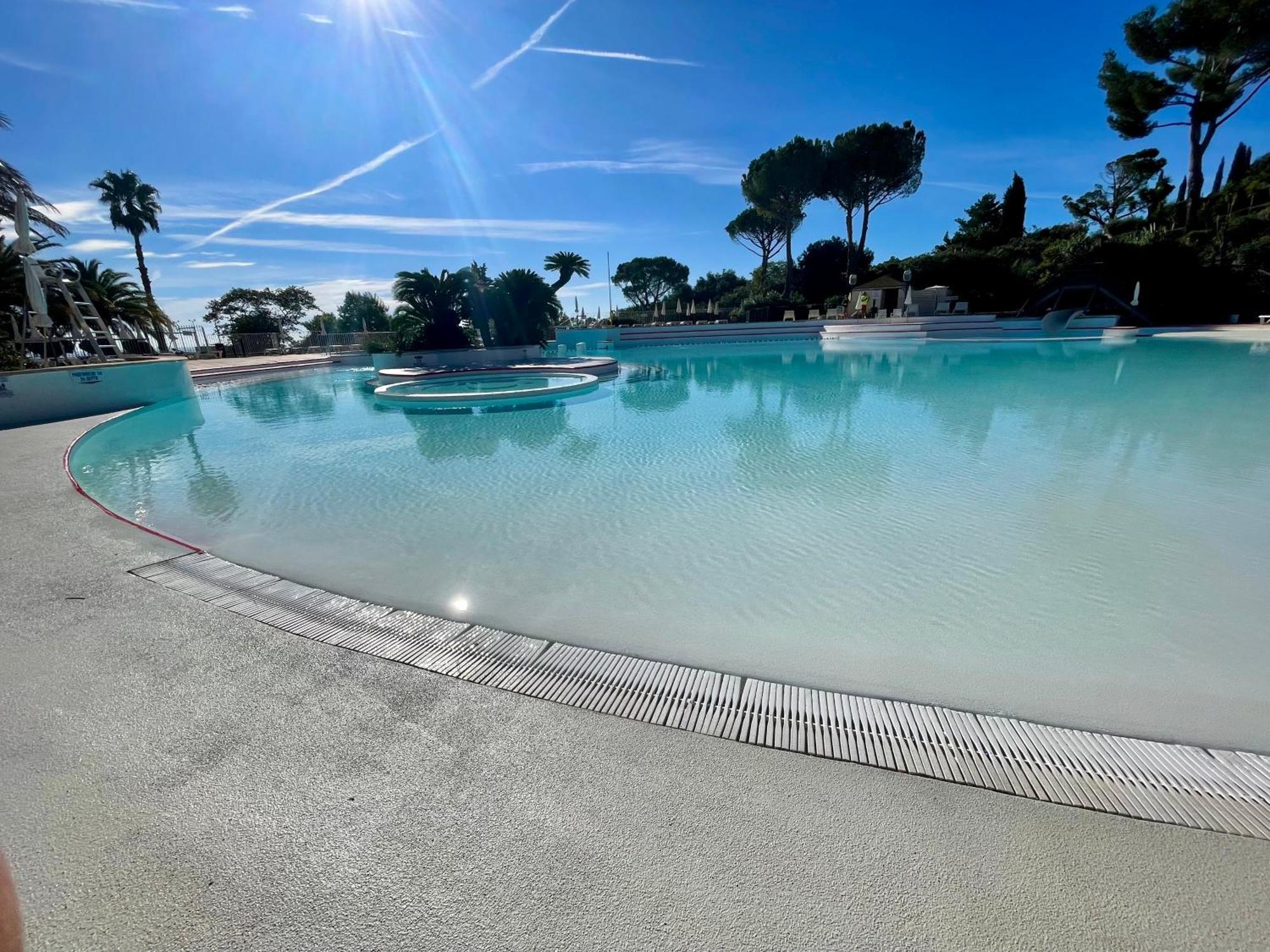 Village Cap Esterel, Piscine, Plage Saint-Raphaël 外观 照片