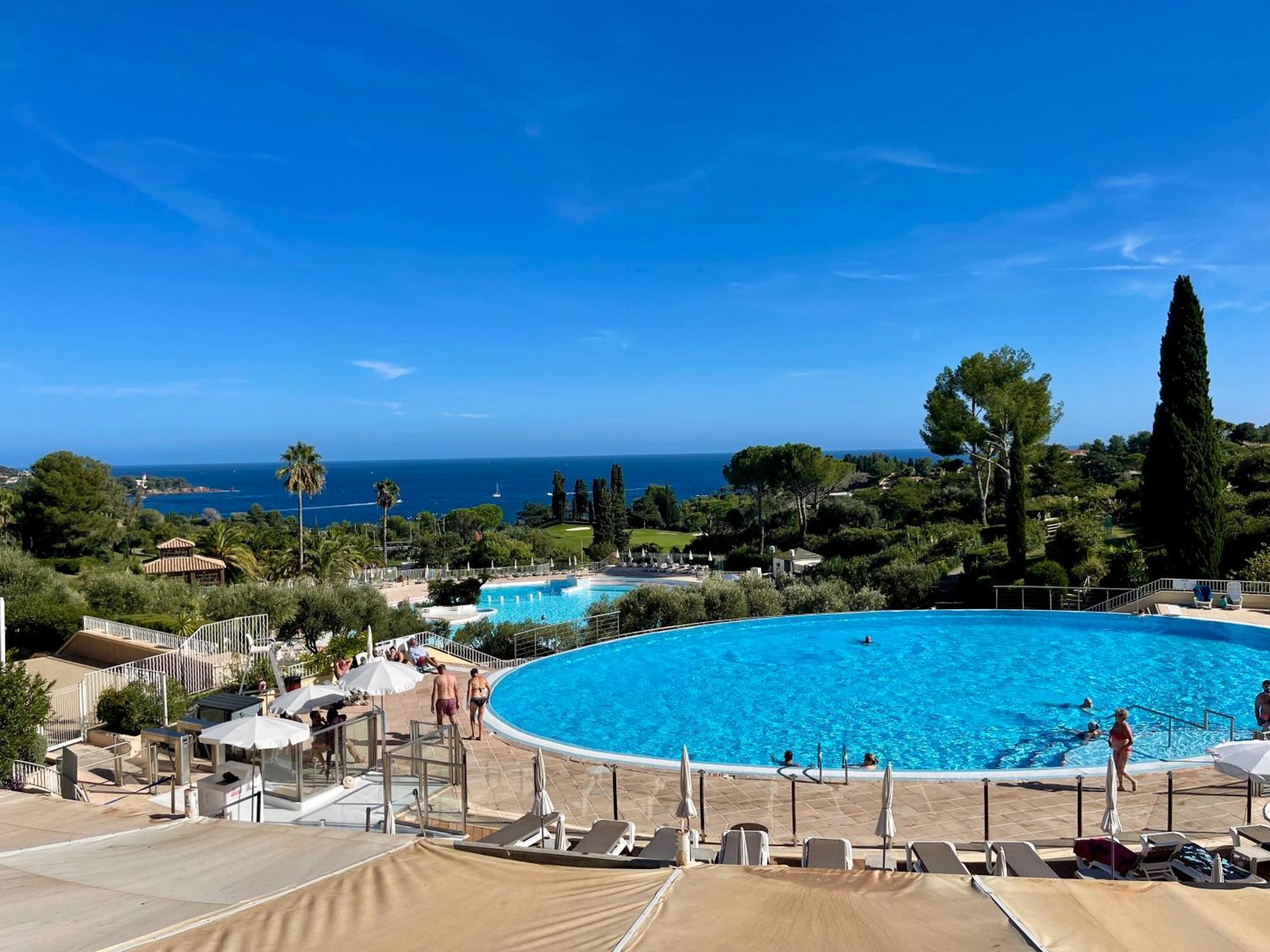 Village Cap Esterel, Piscine, Plage Saint-Raphaël 外观 照片