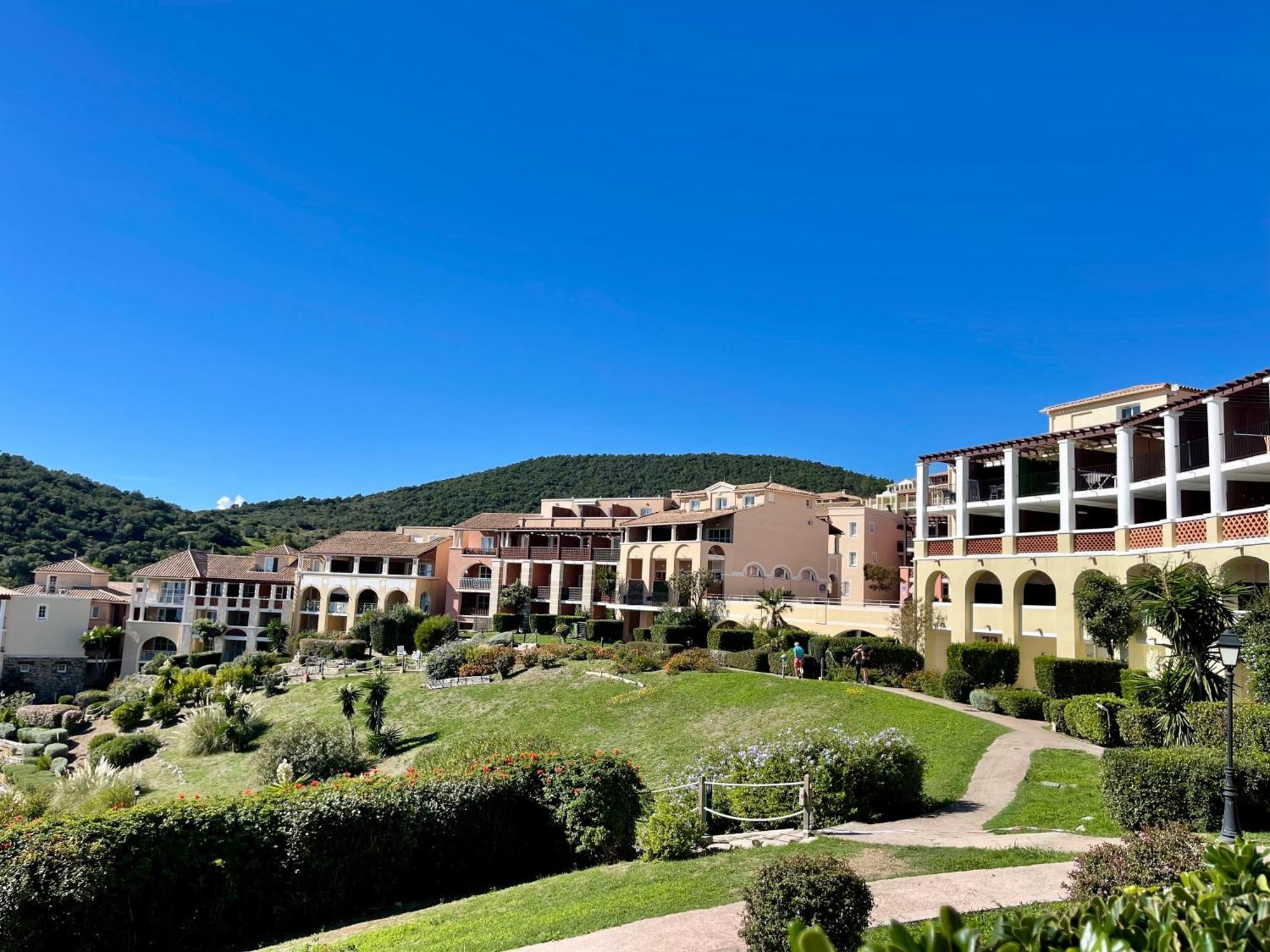 Village Cap Esterel, Piscine, Plage Saint-Raphaël 外观 照片