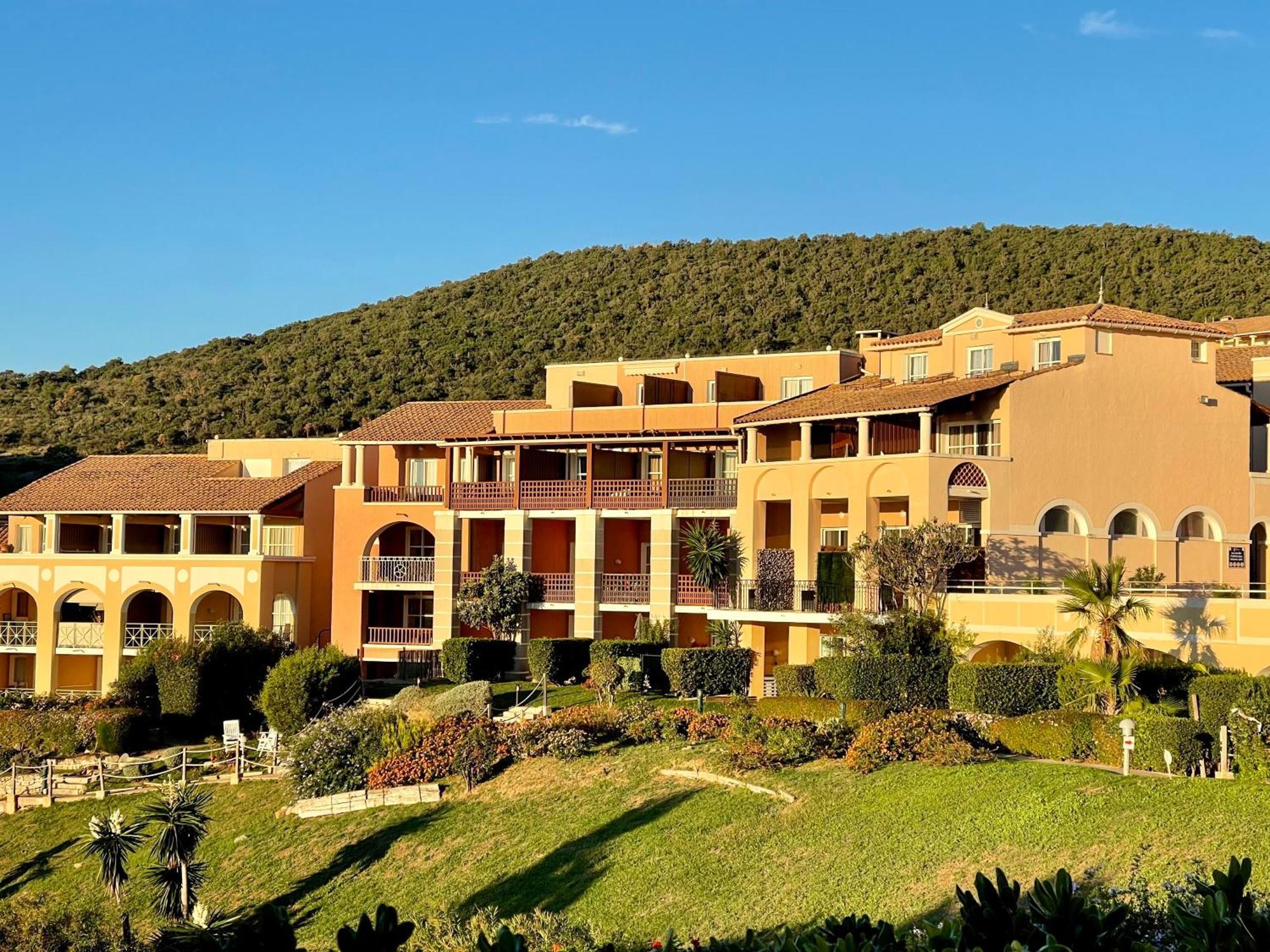 Village Cap Esterel, Piscine, Plage Saint-Raphaël 外观 照片