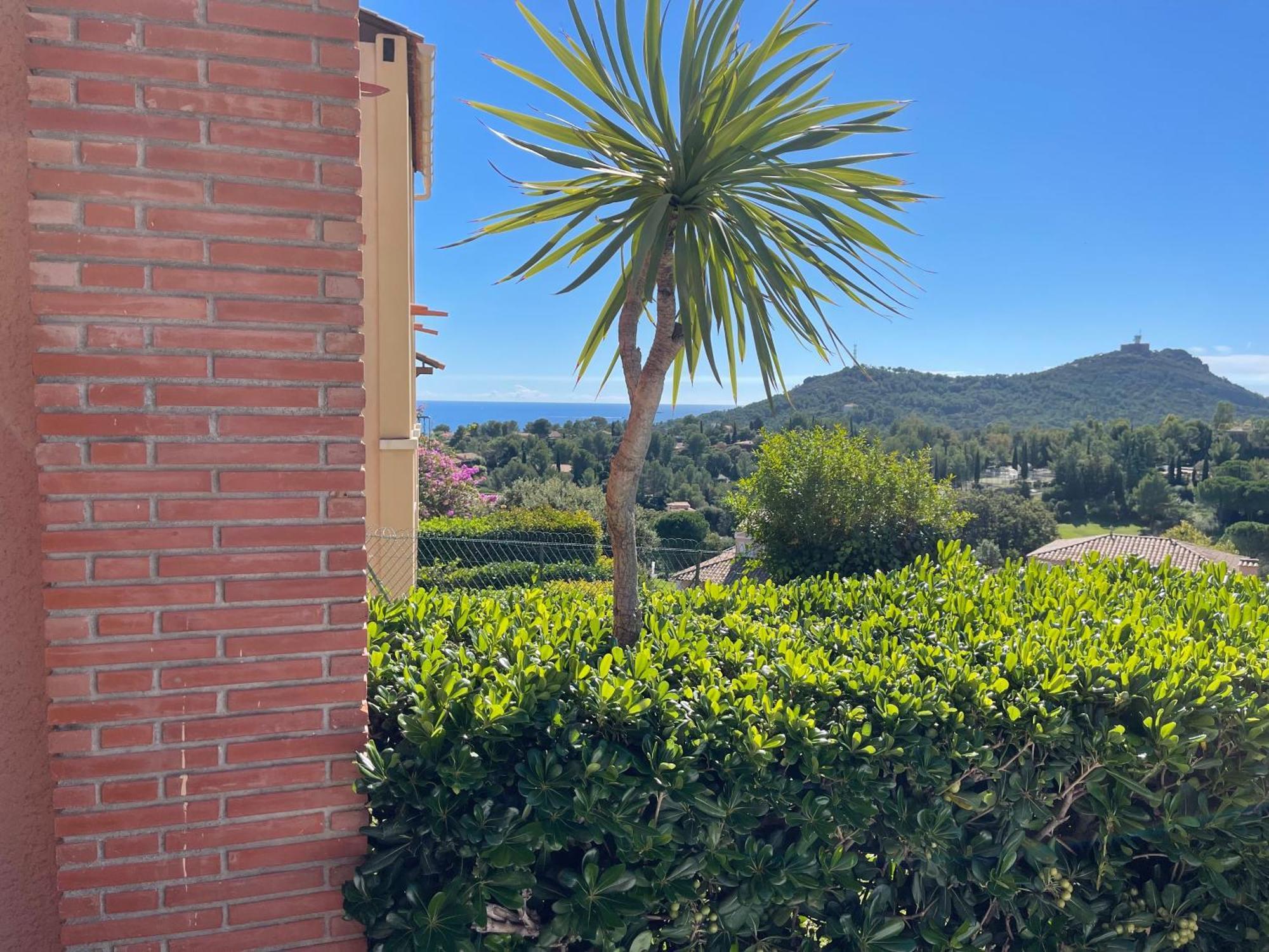 Village Cap Esterel, Piscine, Plage Saint-Raphaël 外观 照片